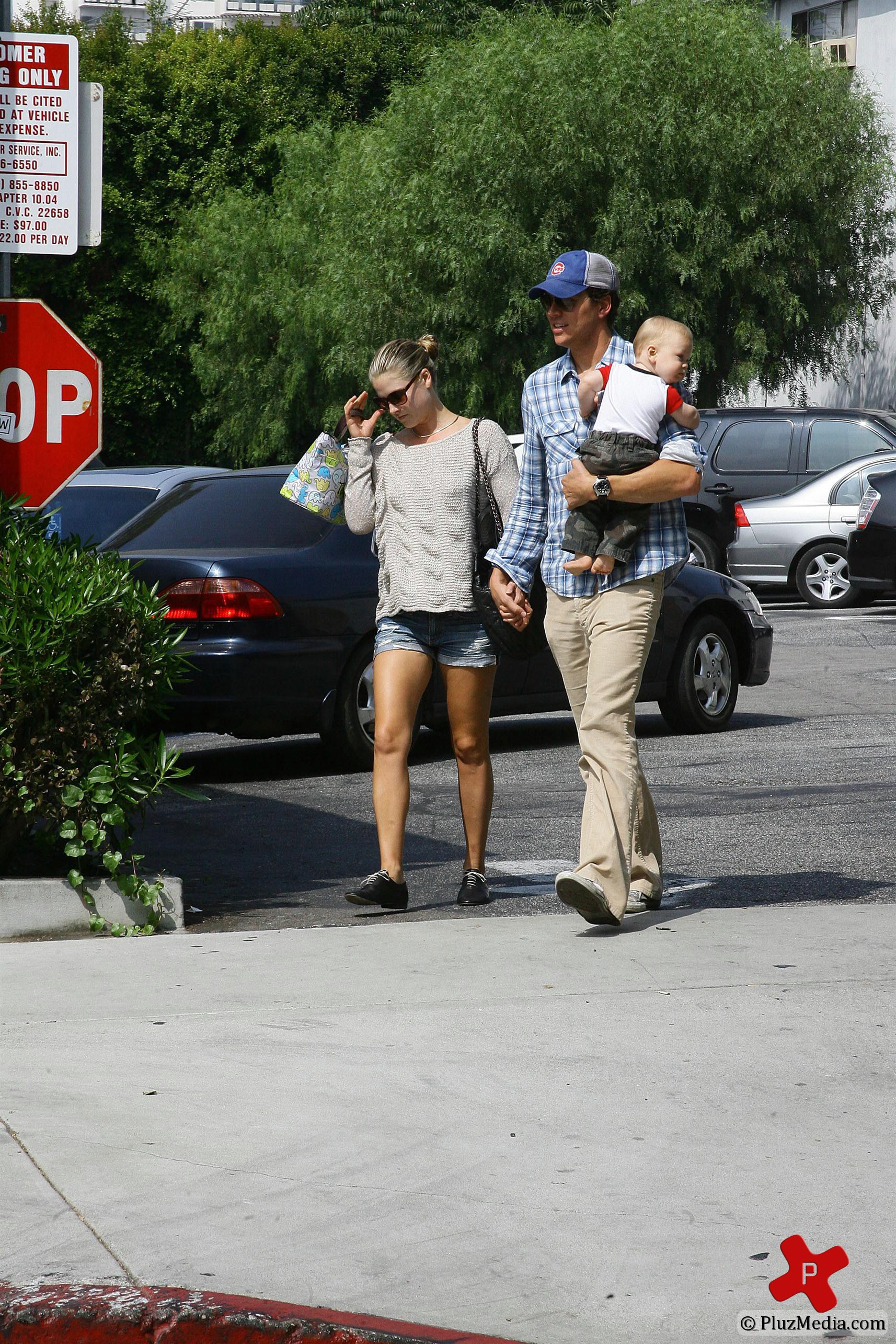 Ali Larter with husband Hayes MacArthur leaving Hugo's restaurant photos | Picture 77089